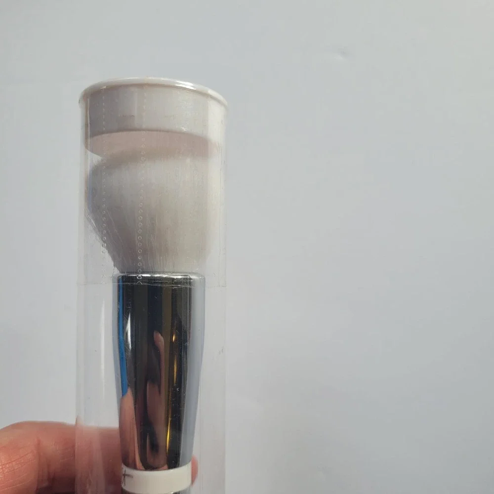 New IT Cosmetics Heavenly Skin CC+ Skin Perfecting Brush 702